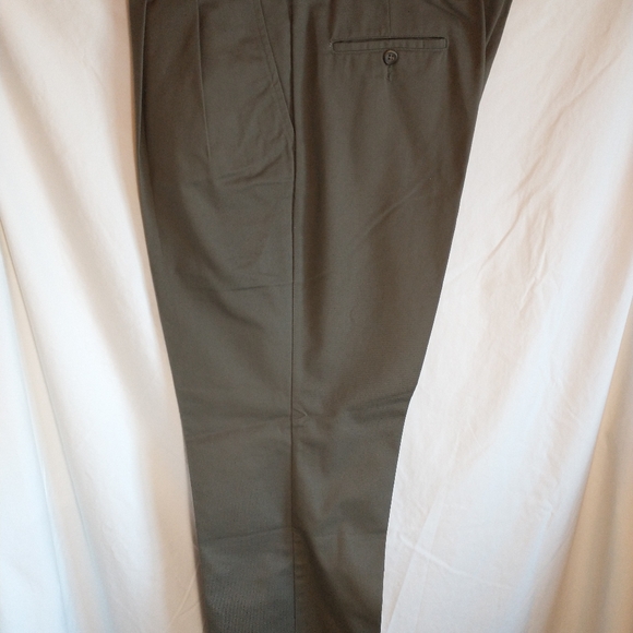 Dockers Men's Classic Fit D3 Khakis - Picture 8 of 8